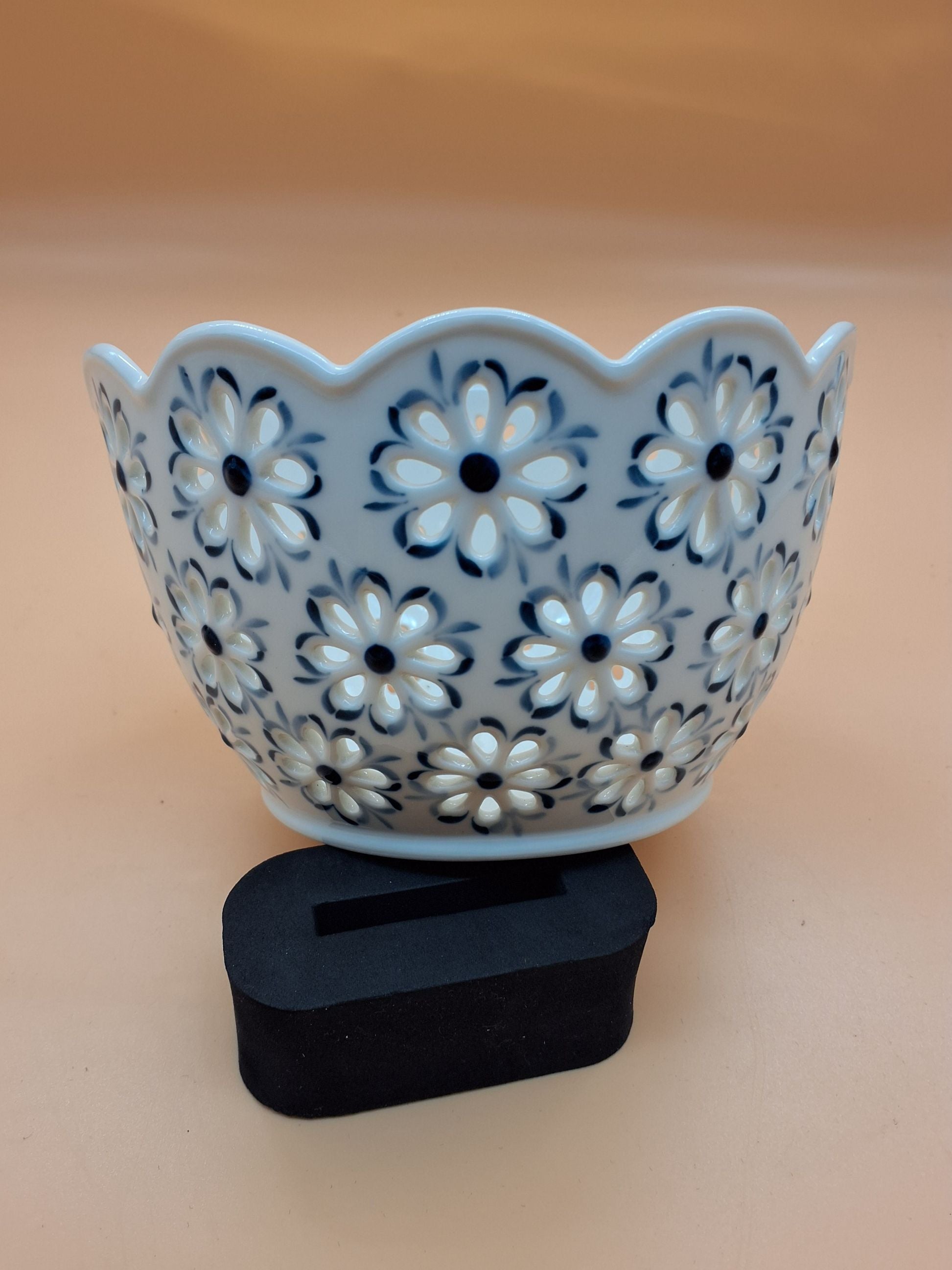 G &C porcelænsskål, hulmønster